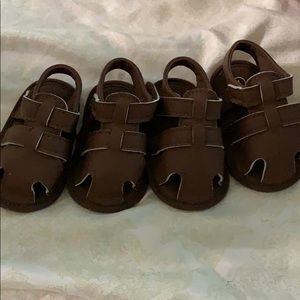 I’m selling my twins shoes that they grew out .